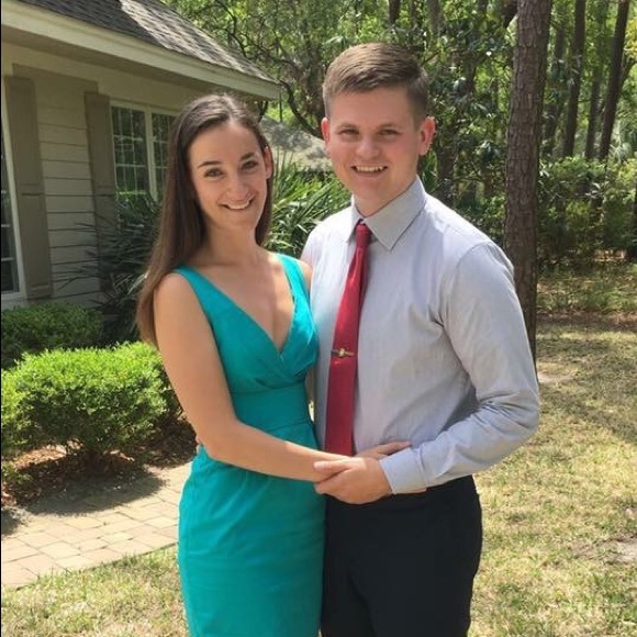 Meet your Posher, Caitlin - Picture 2 of 6